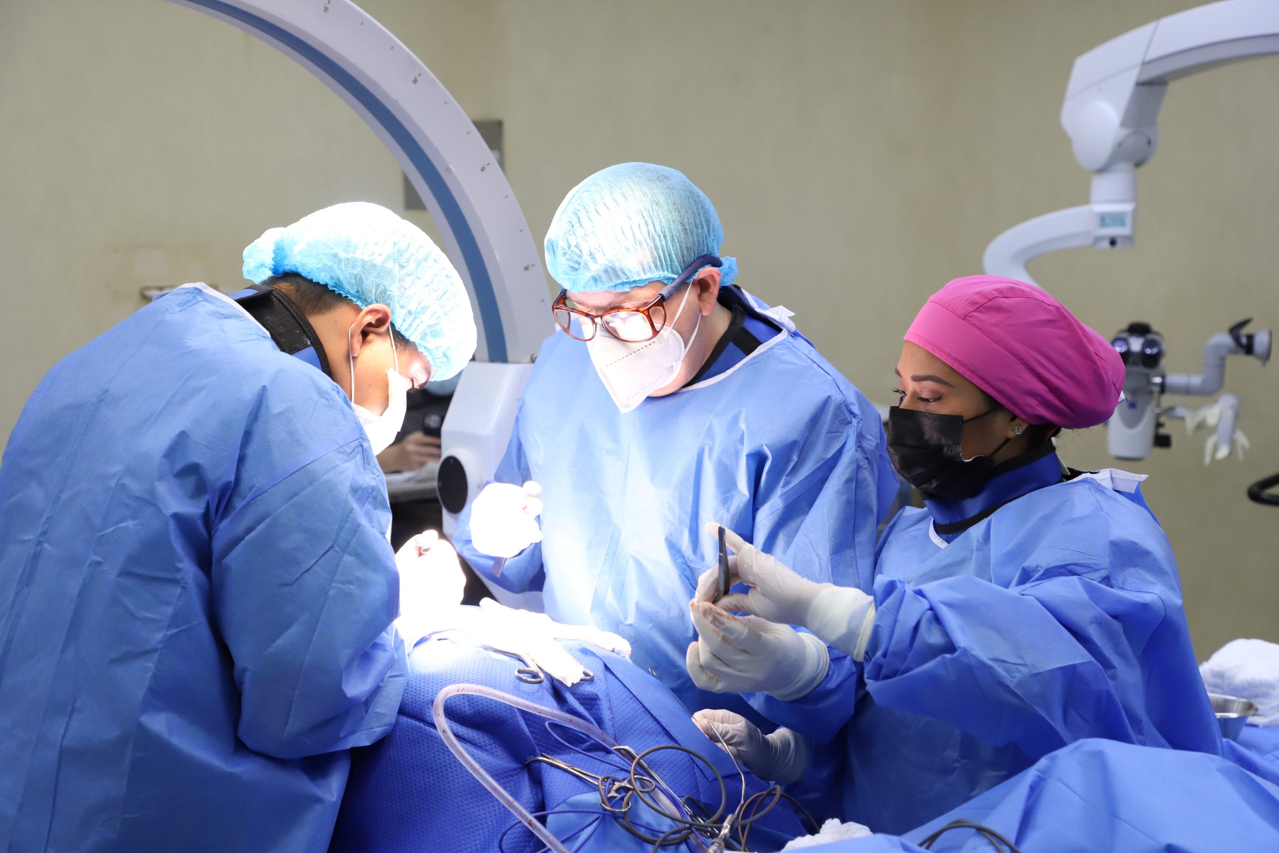 Removal of a large brain tumor was successfully performed at the “Dr.  Abel Gilbert Pontón” – Ministry of Public Health
